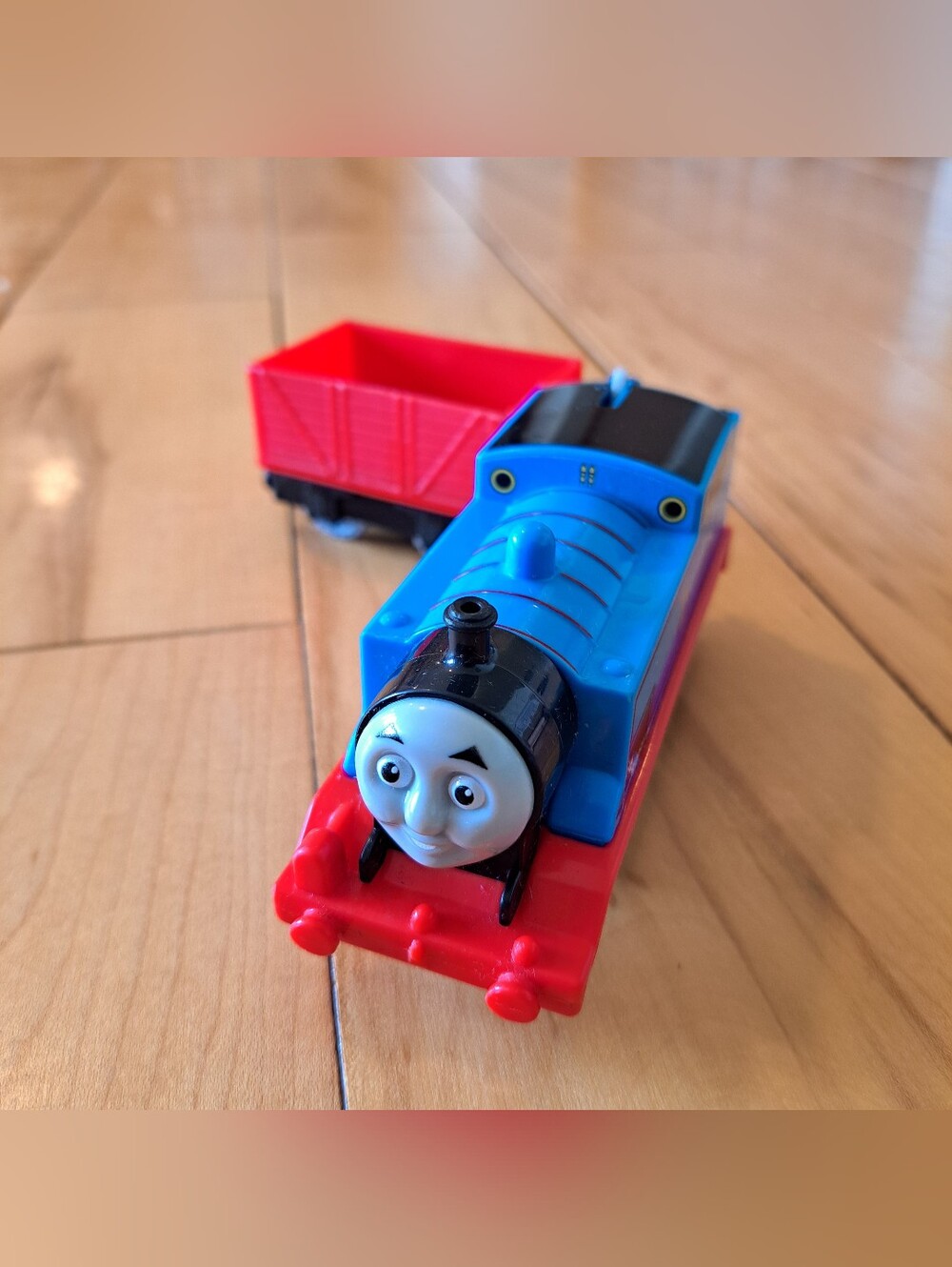 THOMAS W/ RED CART Thomas Train Trackmaster Motorized